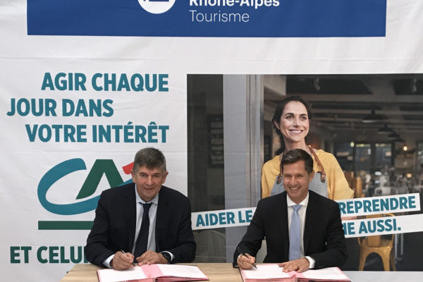 Signature crédit Agricole et Auvergne rhone alpes tourisme partenariat