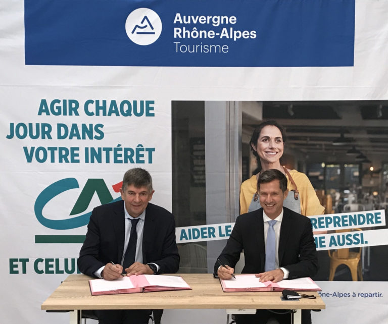 Signature crédit Agricole et Auvergne rhone alpes tourisme partenariat